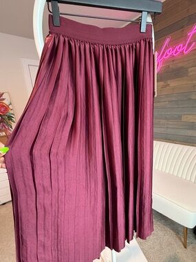 Lululemon Satin Pleated Midi Skirt | Size S